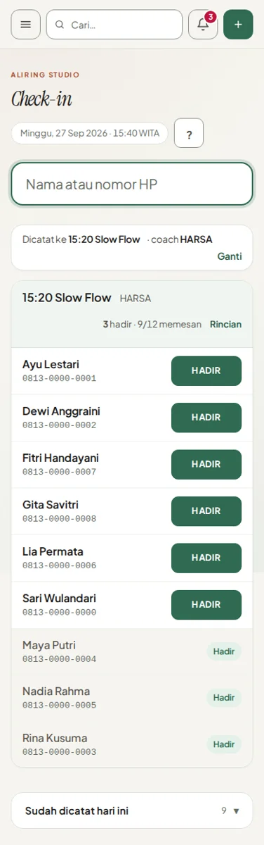 Aliring: check-in peserta kelas di meja depan